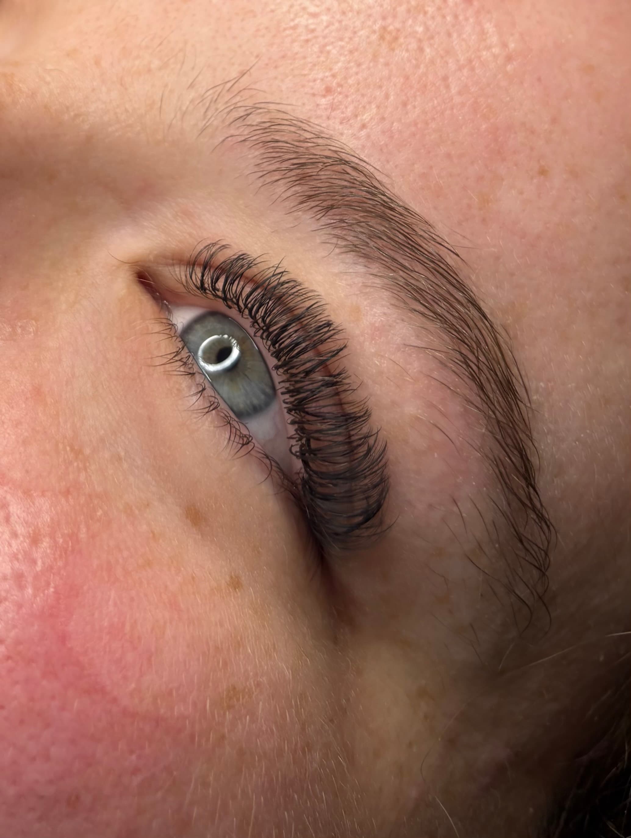 Hybrid eyelash extensions by The Lash Chapter